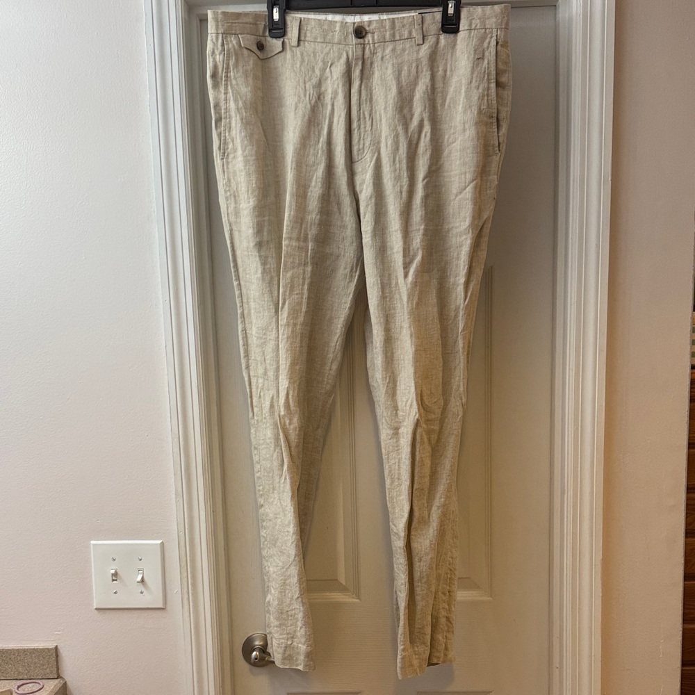 Claiborne Men's Light Tan Chinos